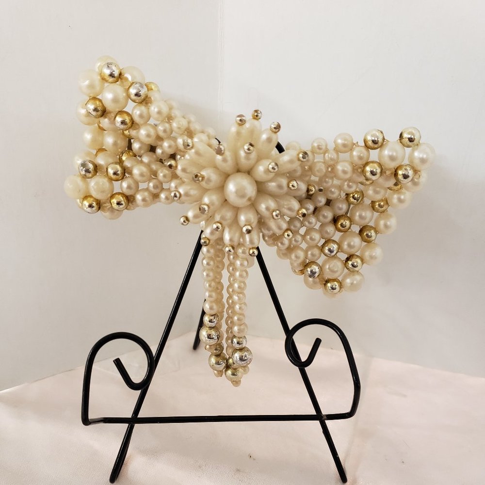 Pearl and gold tone Retro Vintage Hair Bow Clip Such a cool piece for Christmas